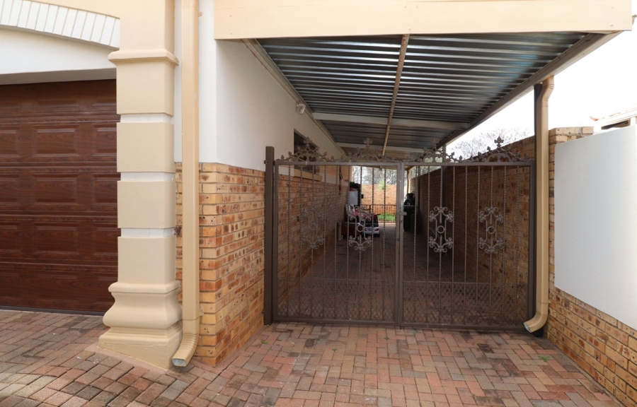 3 Bedroom Property for Sale in Wilkoppies North West